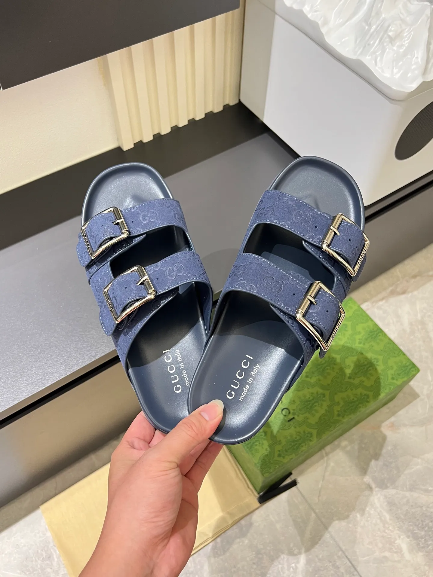 Men's Men's Shoes 💰p320 "GUCC＊" These slippers are made of GG polyester and feature a Gucci label on the front, adding a bold logo feel to the style. "Gucci Made in Italy" stamped label Rubber sole. Size 38-44